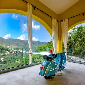 Vespa , Moneglia Italia